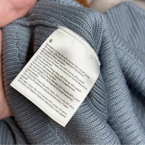 Lululemon Ribbed Knit Sweater Light Grey Crewneck Pullover Women’s Size 6 - Picture 4 of 4